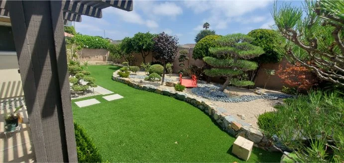 Calm Relaxing Backyard With Artificial Grass